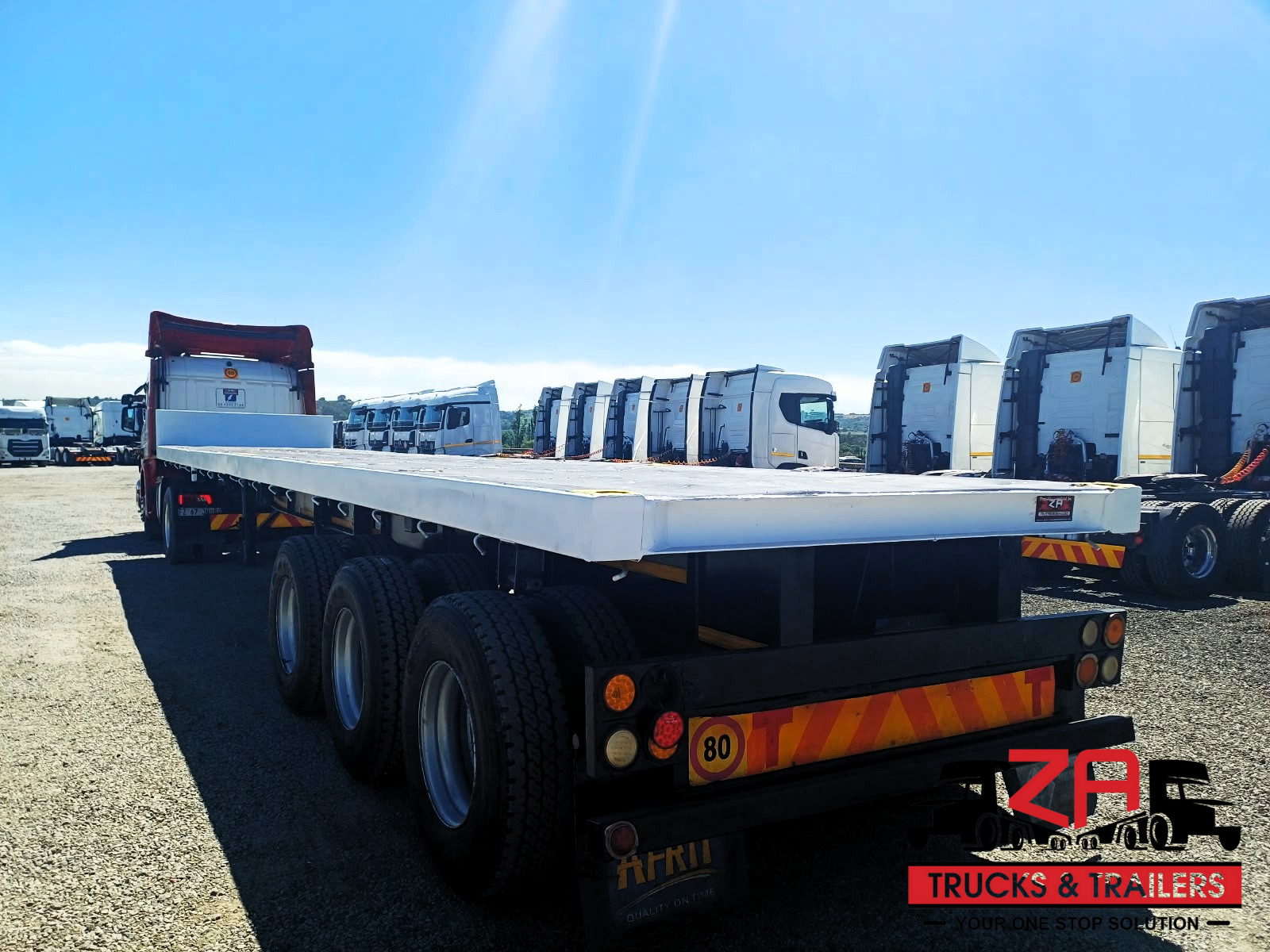 2013 PARAMOUNT TRI AXLE FLAT DECK TRAILER #53332